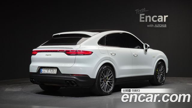 Porsche Cayenne 2023 — photo 2