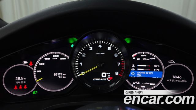 Porsche Cayenne 2023 — photo 11