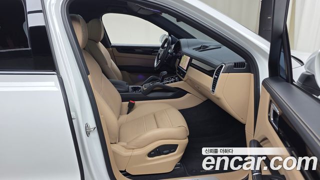 Porsche Cayenne 2023 — photo 17