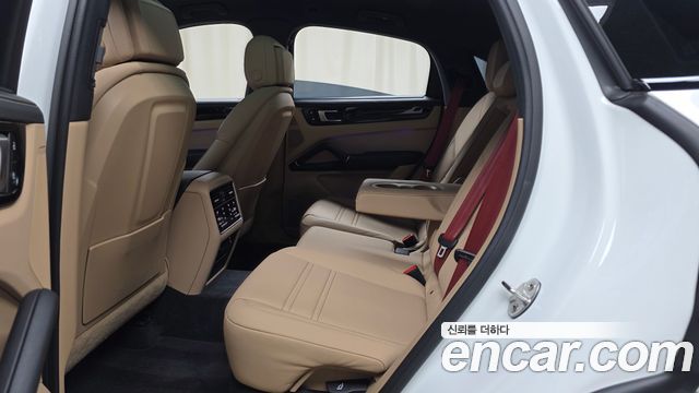 Porsche Cayenne 2023 — photo 18