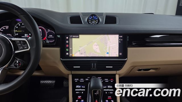 Porsche Cayenne 2023 — photo 20