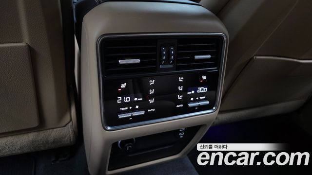 Porsche Cayenne 2023 — photo 24
