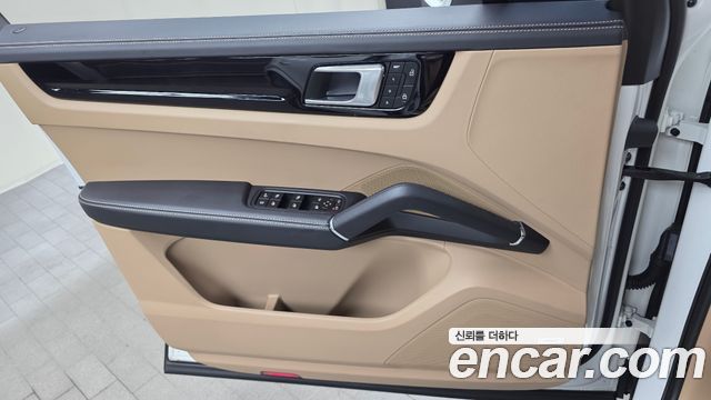 Porsche Cayenne 2023 — photo 14