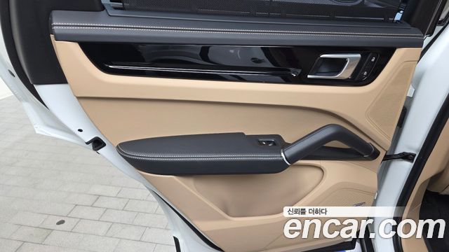 Porsche Cayenne 2023 — photo 15