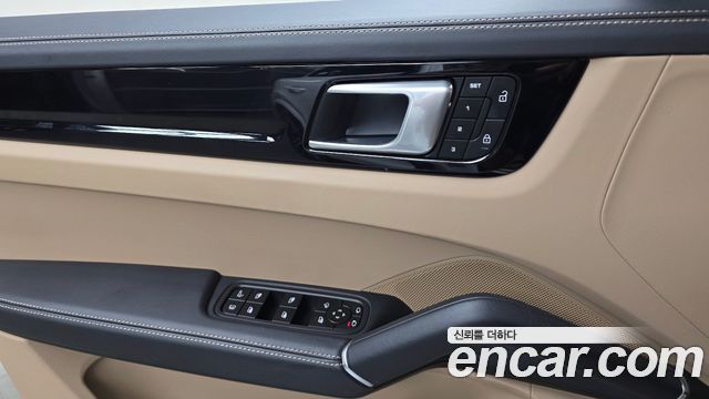 Porsche Cayenne 2023 — photo 30