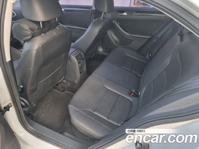 Volkswagen Jetta 2014 — photo 12