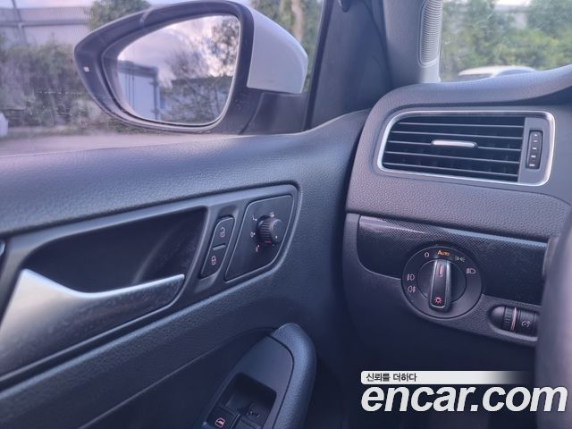 Volkswagen Jetta 2014 — photo 14
