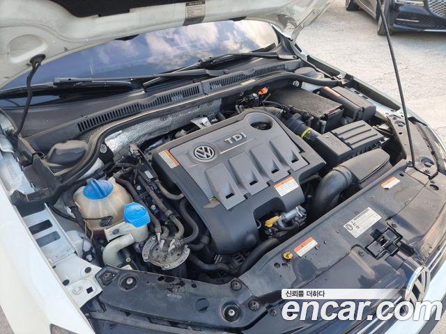 Volkswagen Jetta 2014 — photo 19