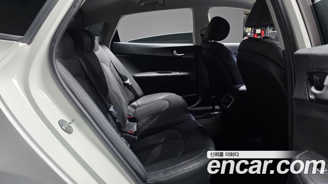 Kia K5 2018 — photo 17