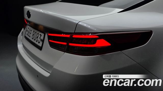 Kia K5 2018 — photo 9