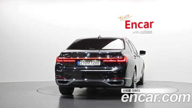 BMW 7-Series 2021 — photo 4