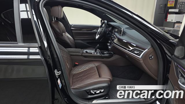 BMW 7-Series 2021 — photo 17