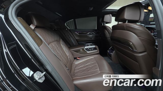 BMW 7-Series 2021 — photo 18