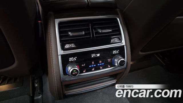 BMW 7-Series 2021 — photo 24