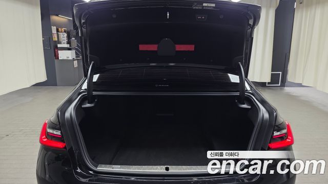 BMW 7-Series 2021 — photo 26