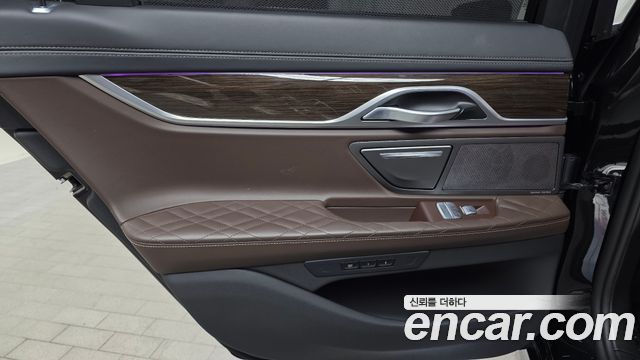 BMW 7-Series 2021 — photo 15