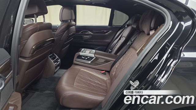 BMW 7-Series 2021 — photo 16