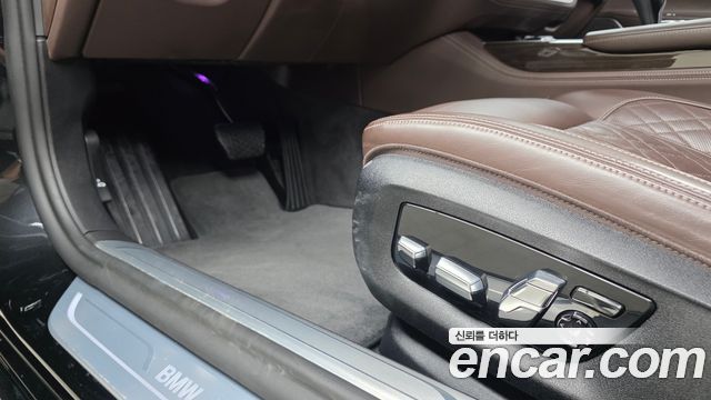BMW 7-Series 2021 — photo 28