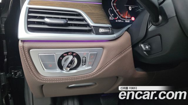 BMW 7-Series 2021 — photo 31