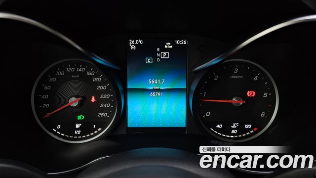 Mercedes-Benz C-Class 2019 — photo 11