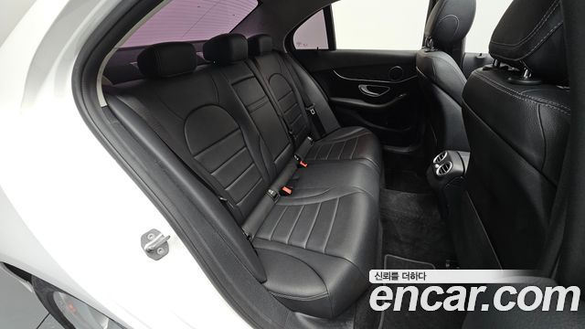 Mercedes-Benz C-Class 2019 — photo 17
