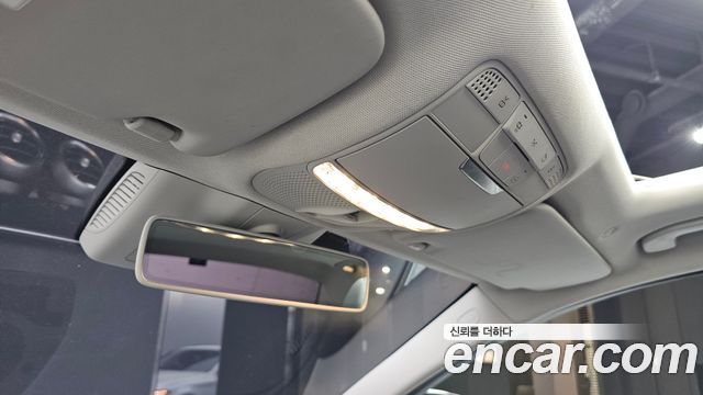Mercedes-Benz C-Class 2019 — photo 23