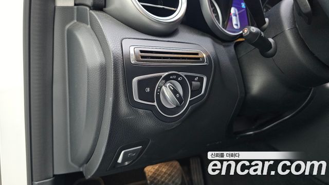 Mercedes-Benz C-Class 2019 — photo 25