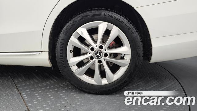 Mercedes-Benz C-Class 2019 — photo 7