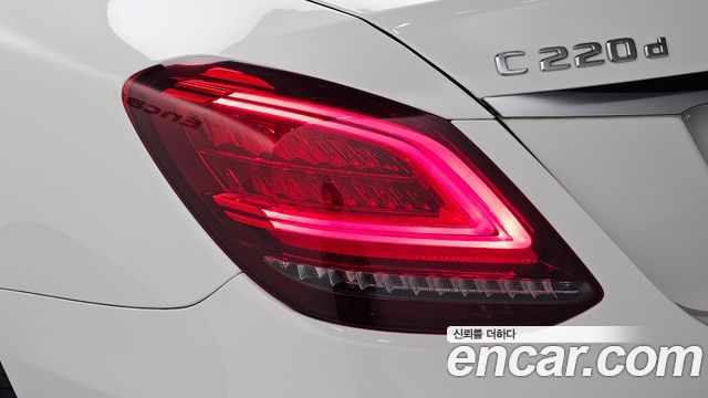 Mercedes-Benz C-Class 2019 — photo 9