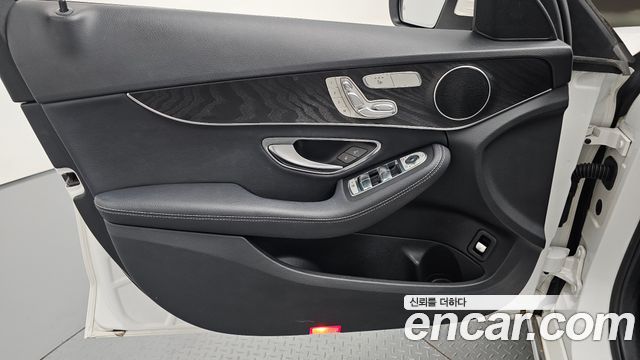 Mercedes-Benz C-Class 2019 — photo 14