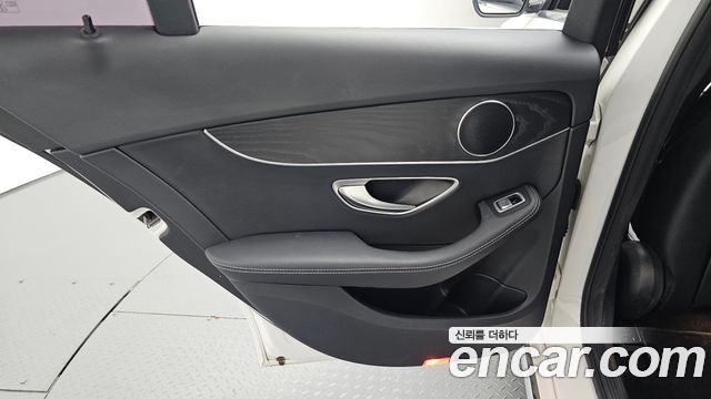Mercedes-Benz C-Class 2019 — photo 15