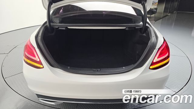 Mercedes-Benz C-Class 2019 — photo 31