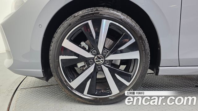 Volkswagen Golf 2025 — photo 5