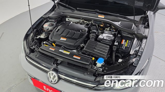 Volkswagen Golf 2025 — photo 6