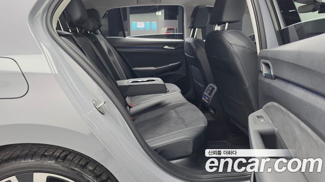 Volkswagen Golf 2025 — photo 18