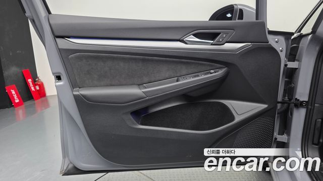 Volkswagen Golf 2025 — photo 14