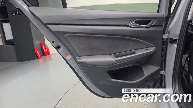 Volkswagen Golf 2025 — photo 15
