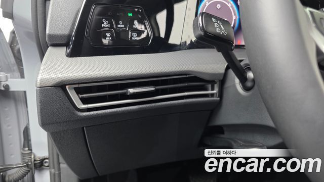 Volkswagen Golf 2025 — photo 32