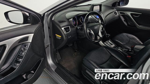 Hyundai AVANTE 2012 — photo 13