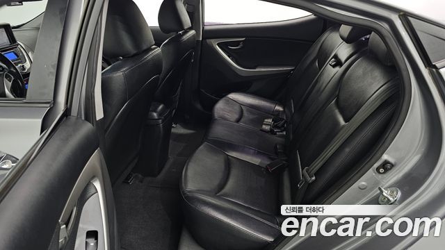 Hyundai AVANTE 2012 — photo 17