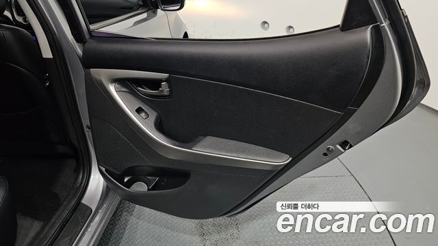 Hyundai AVANTE 2012 — photo 15
