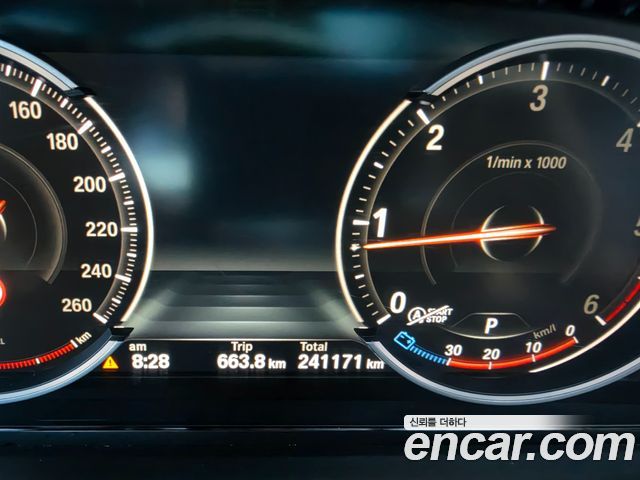 BMW 5-Series 2015 — photo 12