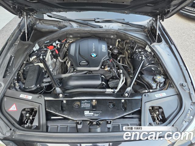 BMW 5-Series 2015 — photo 18