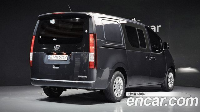 Hyundai Staria 2022 — photo 2