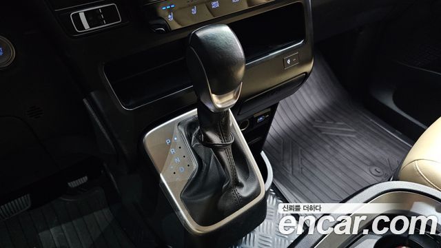 Hyundai Staria 2022 — photo 12