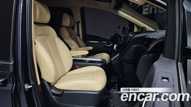 Hyundai Staria 2022 — photo 16