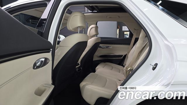 Genesis GV70 2023 — photo 11