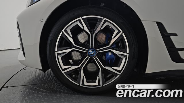 BMW i4 2023 — photo 5