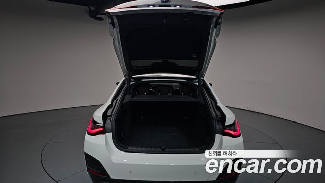 BMW i4 2023 — photo 26