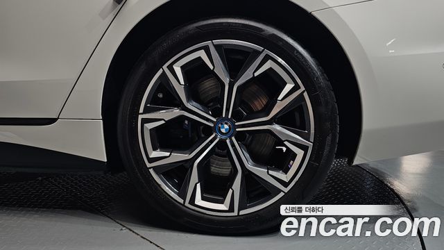 BMW i4 2023 — photo 7